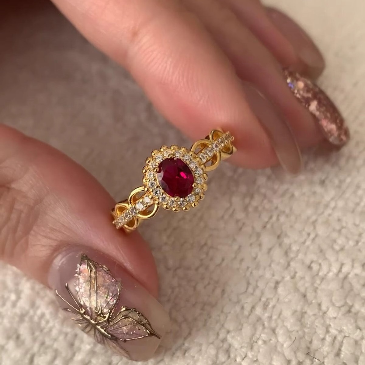 A vintage zircon lace ruby ring for women, a unique and niche design with a high-end feel Item Picture