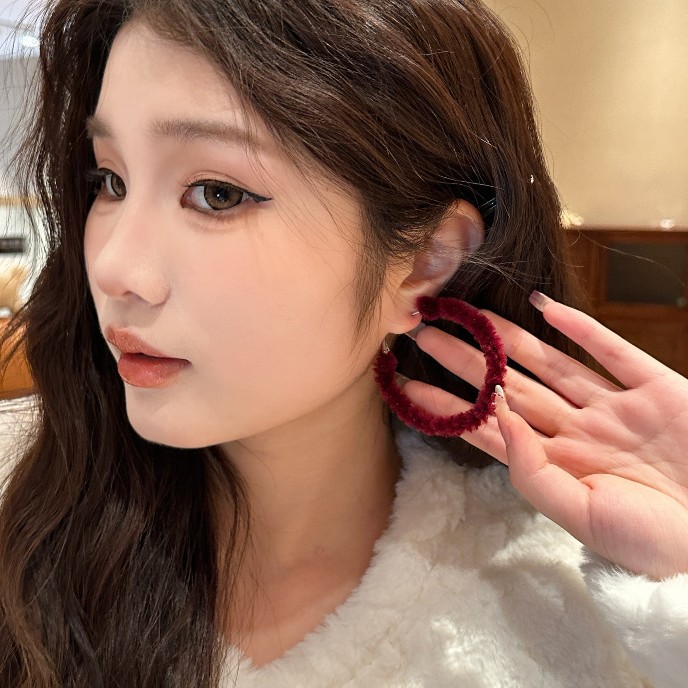 Autumn and winter atmosphere, fashionable multi-color woolen ring ear earrings, women's retro oversized, simple and popular ins style earrings Application Scenario