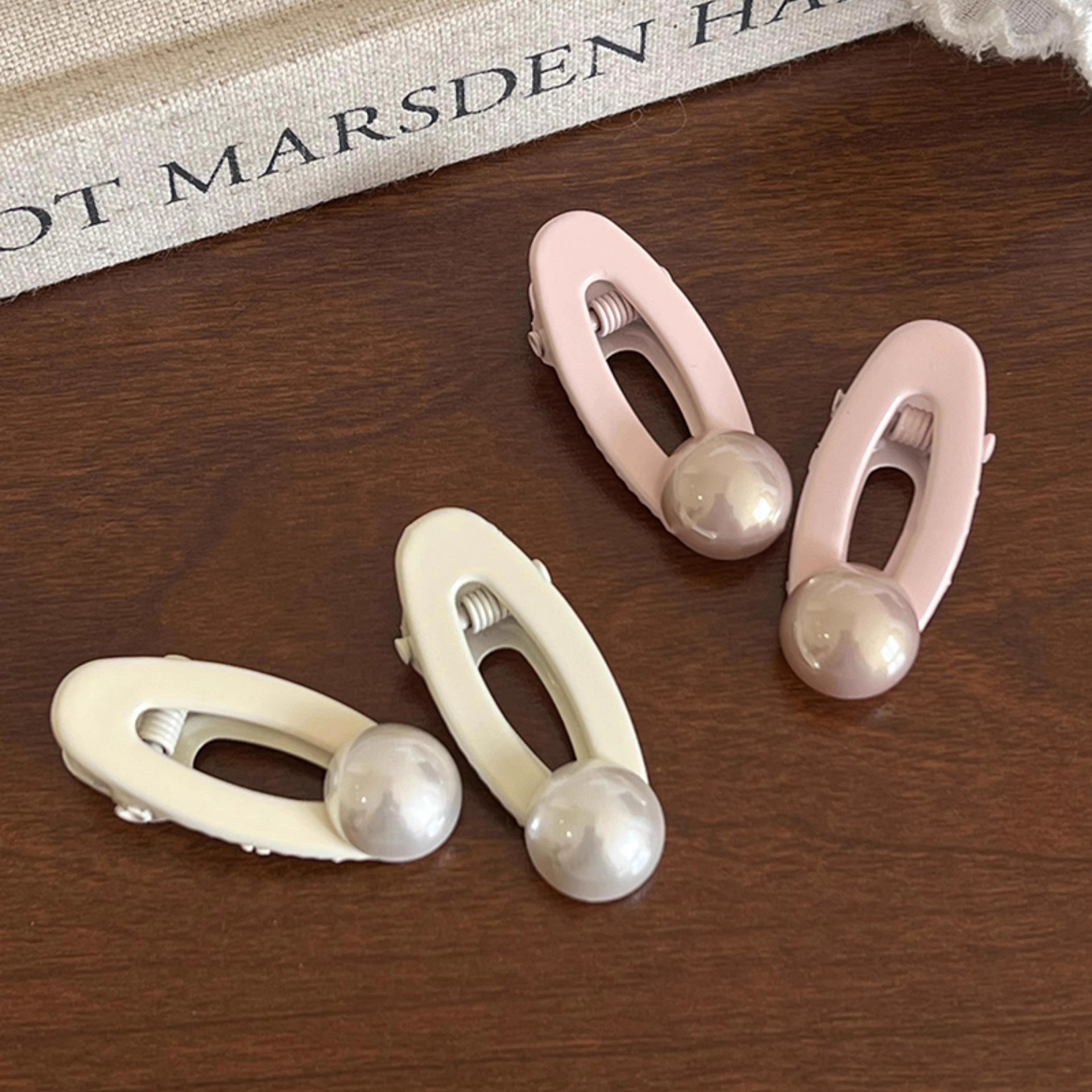 Pearl hair clips, feminine bangs clips, forehead seamless broken hair clips, cute and simple side clips, hair clips, hair accessories details Picture