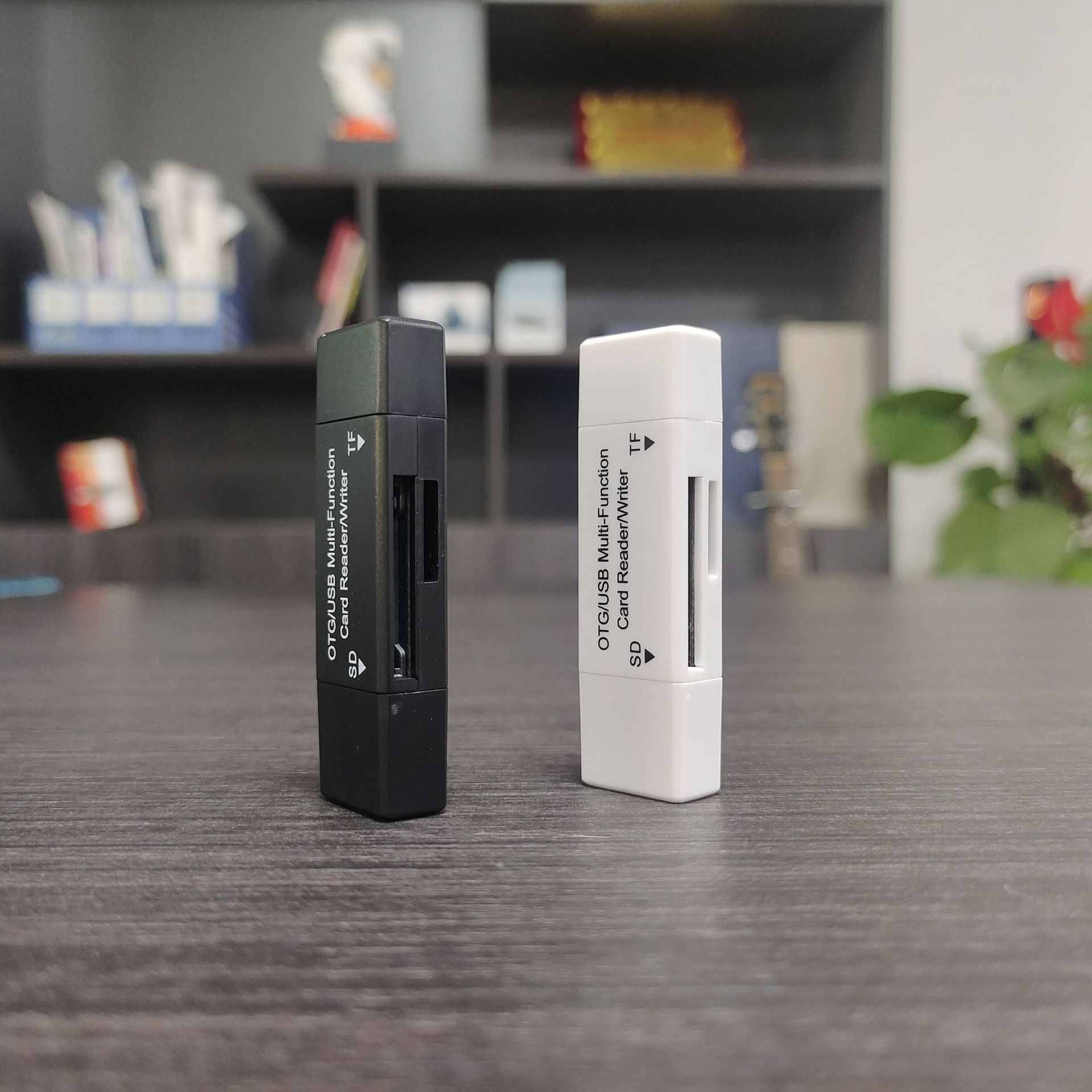 The new 2-in-1 Type-C OTG card reader with high-speed USB2.0 is suitable for mobile phone TF memory card S Application Scenario