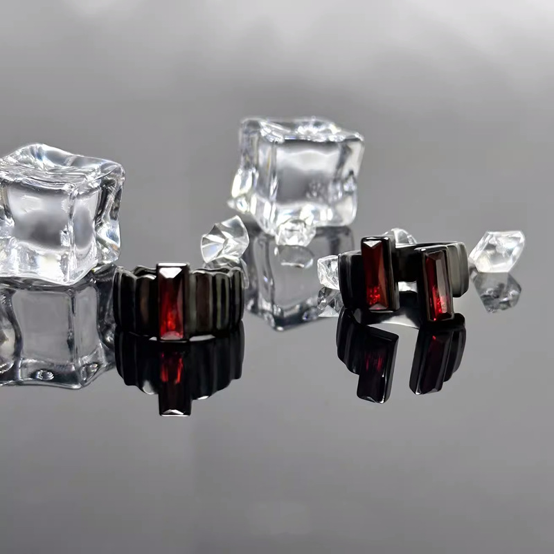A unique and trendy punk design from Europe and America, featuring a red zircon open ring and a dark, gender-neutral couple ring full figure