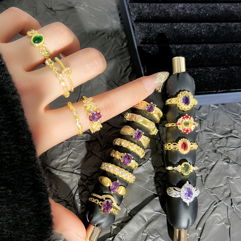 This is a light luxury ring with a golden texture in a Chinese style, the same as grandma's. It features a brushed purple diamond pattern and a high-end, sweet and cool ring style Specification drawing