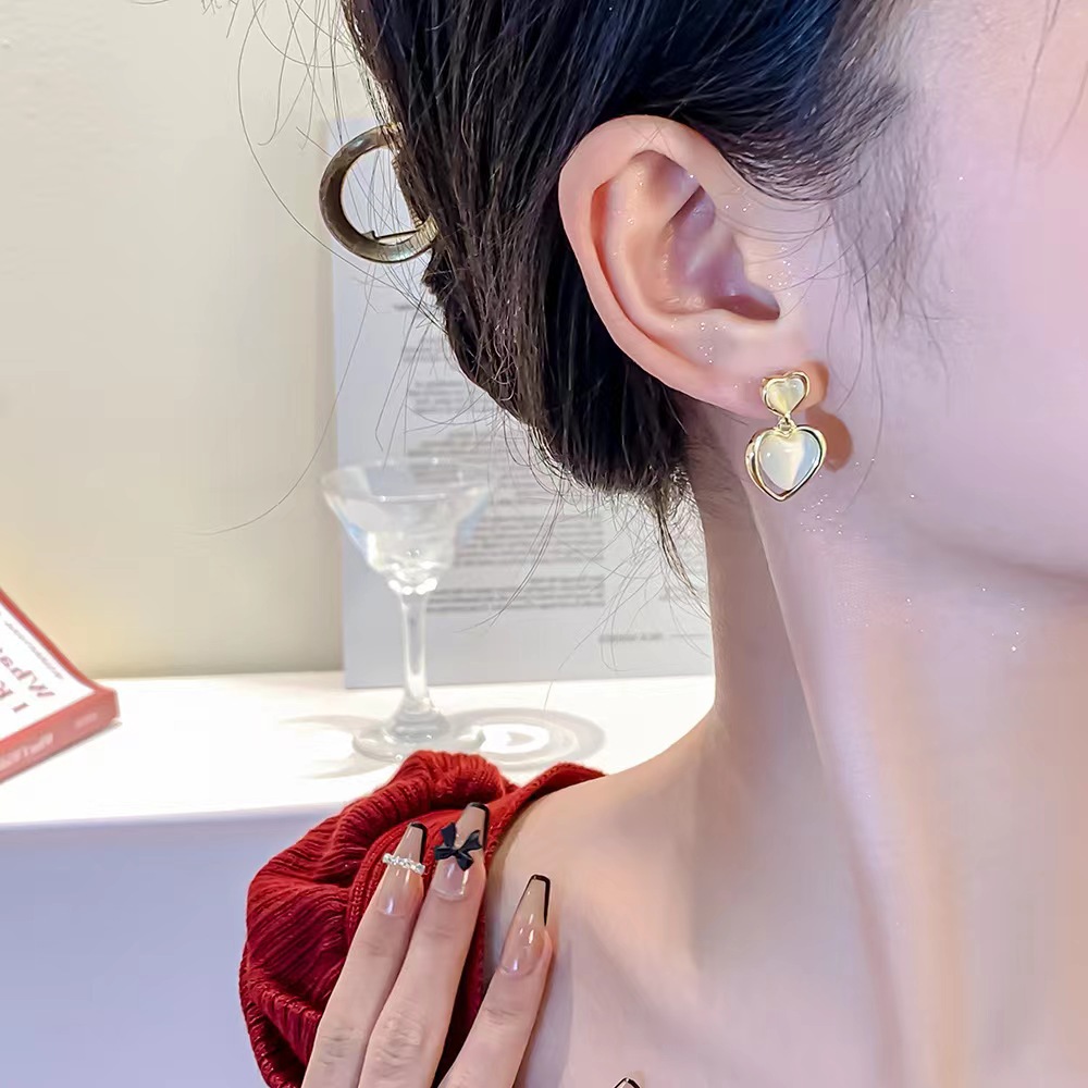Cat's eye stone ear studs ~ Light luxury, versatile and high-end earrings, women's Instagram niche design sense, fashionable and retro earrings Specification drawing