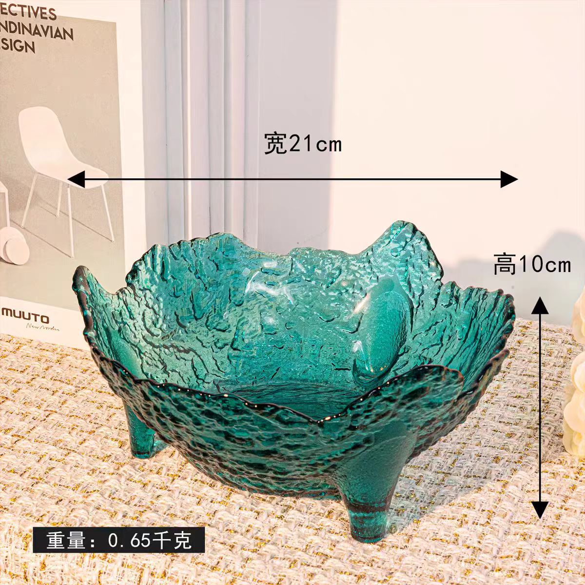 Hammer-patterned fruit plate, living room home, high appearance level, dessert bowl, tall leg, candy and snack plate, irregular glass bowl, grey Application Scenario