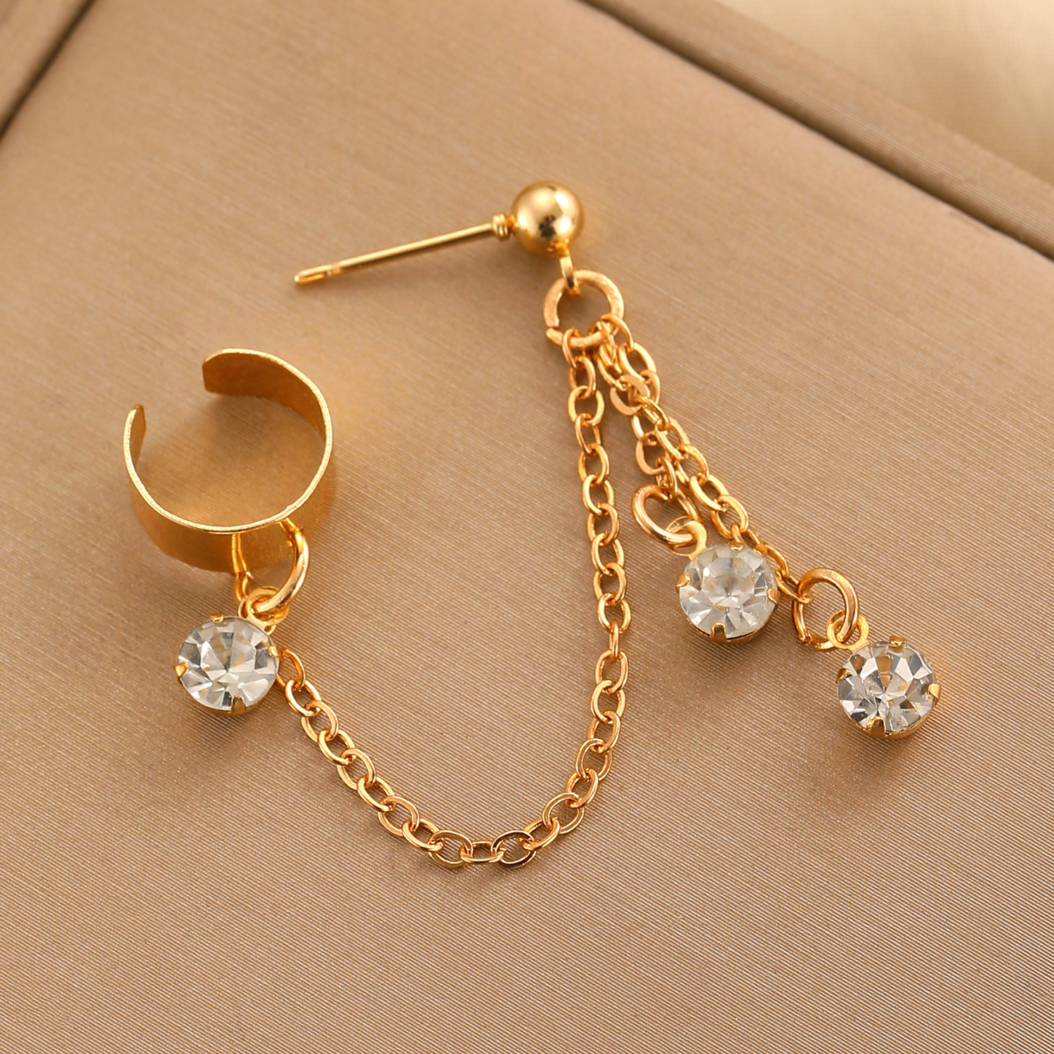 Wholesale of cross-border simple single-sided fringed ear studs, ear bone clips, one-piece ear hangers, and niche women's accessories from Europe and America details Picture