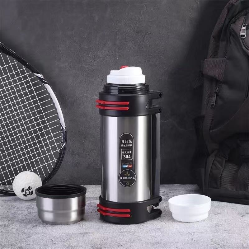 Extra-large capacity thermos flask, portable car thermos flask, outdoor sports water bottle, portable hot water bottle Application Scenario