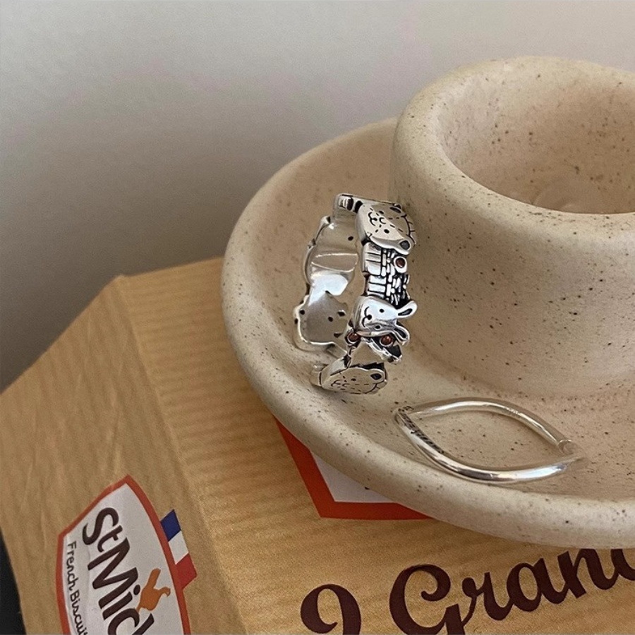 Light luxury and niche design cartoon animal ring, women's fashionable and individual index finger ring, simple yet elegant, versatile ring trend Application Scenario