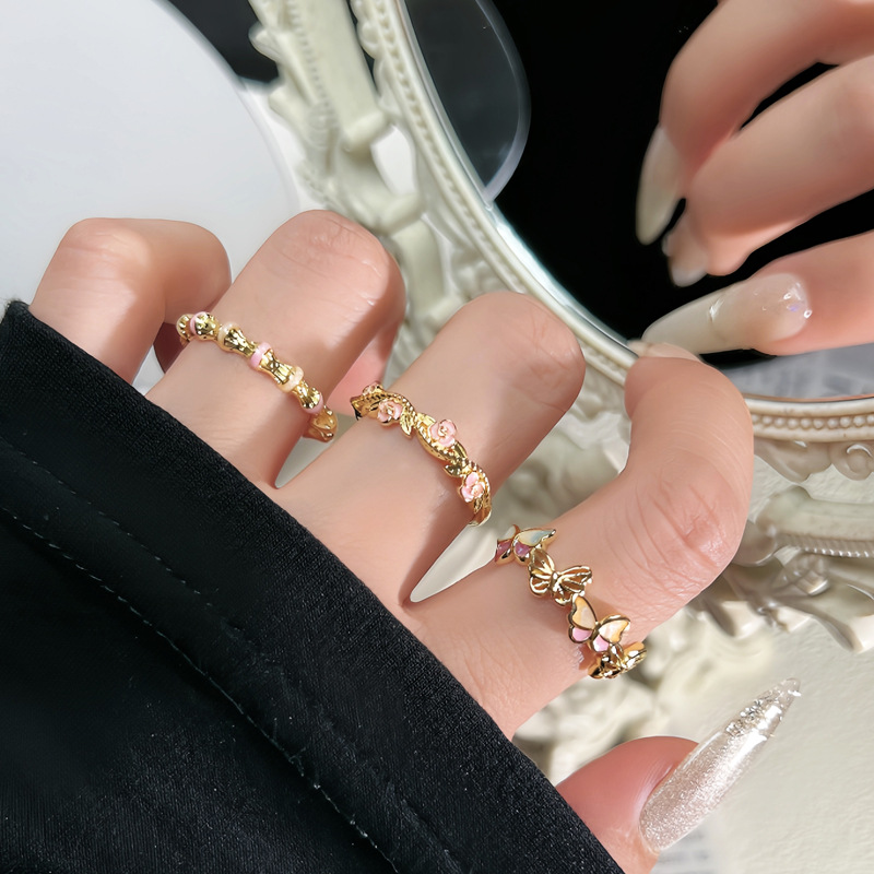 A new enamel butterfly ring with a court style for women, featuring a light luxury and niche design. The light luxury flower is simple, fashionable and exquisite Application Scenario