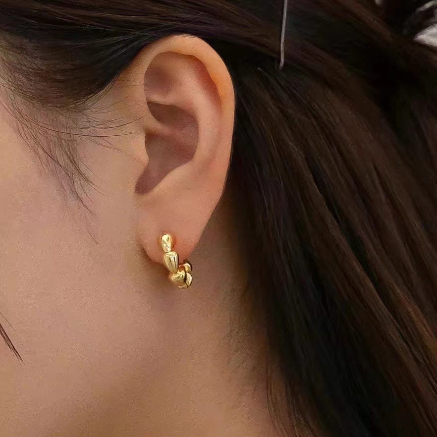 Metallic texture, European and American style ear loops, ins, niche, versatile, personalized and fashionable design, retro and high-end ear accessories details Picture