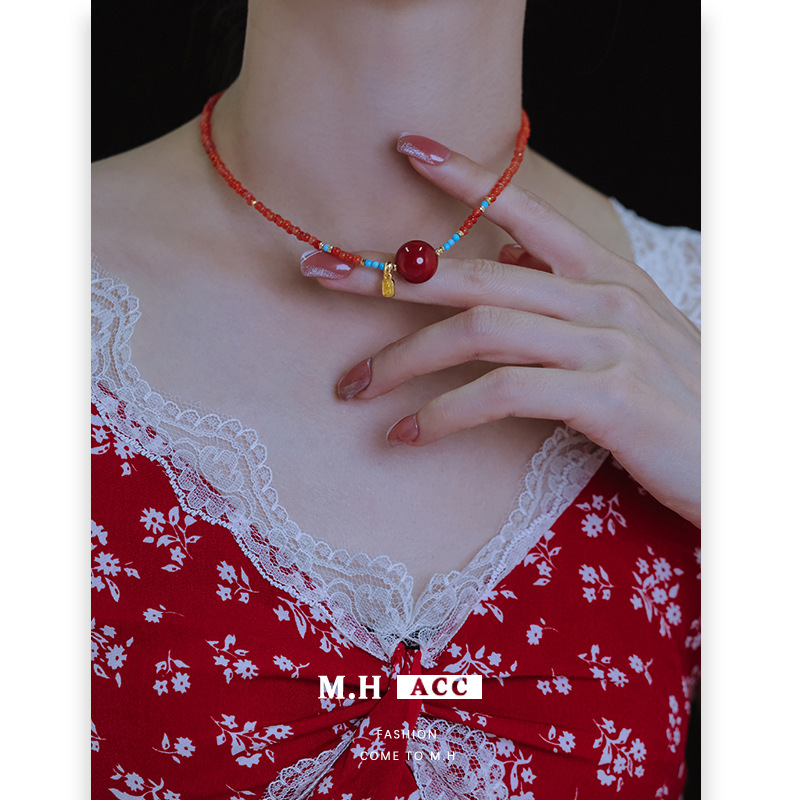 New Chinese-style Nan Hong agate beaded necklace, a niche design, retro and simple style necklace, collarbone chain accessory for women details Picture