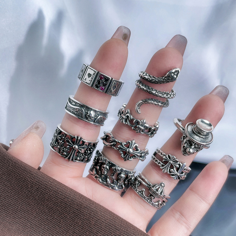 Retro aged irregular cross texture crown heart-shaped opening ring, unique punk hip-hop sweet and cool ring Application Scenario