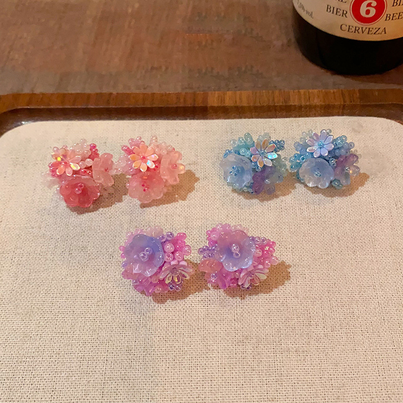 Early spring dopamine colorful hydrangea flower stud earrings, sweet and elegant for women, fake flamboyant earrings, versatile earrings wholesale Application Scenario