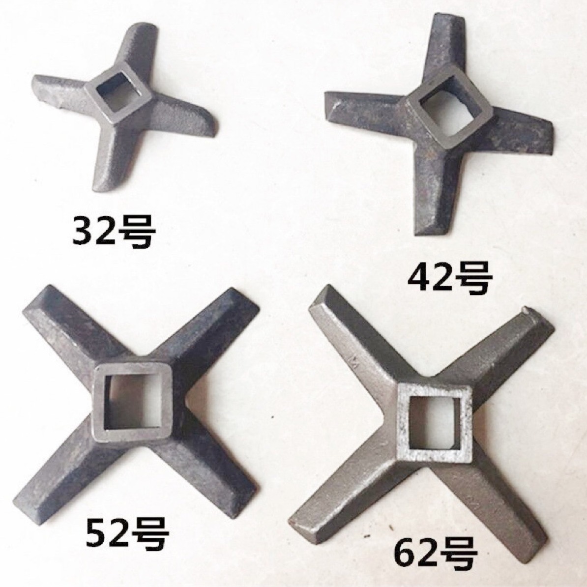 The manufacturer supplies cross-shaped cast iron meat grinder blade accessories, meat discharge knives, turtle-back knives, grates, meat discharge plates and round knives details Picture