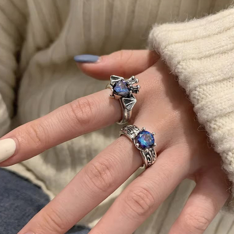 Japanese and Korean unique Crusader flower open ring for women, retro and fashionable style ring, trendy ins cold style index finger ring Application Scenario