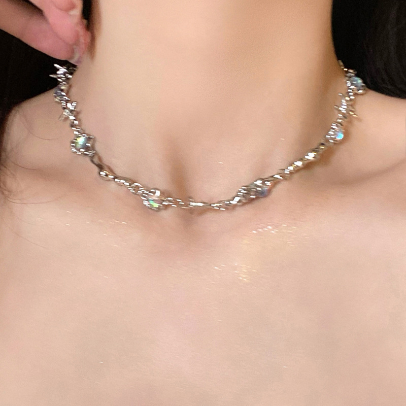 Super beautiful moonstone ~ Sweet and cool Spice Girl necklace, women's design sense, niche collarbone chain, 2022 new trend Application Scenario