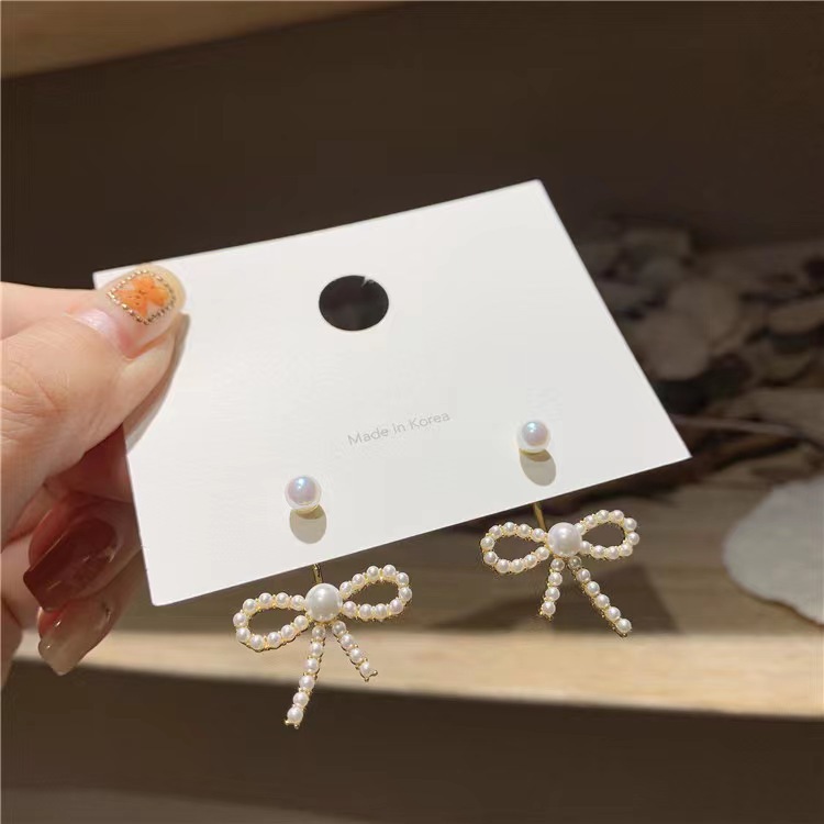 A pair of two-piece pearl bow stud earrings for women, a versatile and high-end Japanese and Korean style earring with a delicate fragrance design Specification drawing