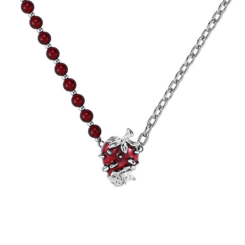 Original thorn strawberry necklace, versatile for women's fashion, sweet and cool, spicy girl style, high-end beaded patchwork collarbone chain necklace Item Picture