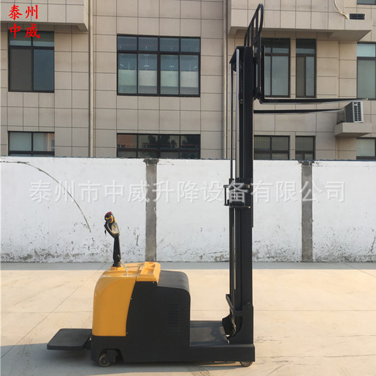 1-ton and 2-ton electric forklifts, 5-meter and 6-meter legless fully automatic stackers, hydraulic stackers, and electric bottle lift loading and unloading forklifts details Picture