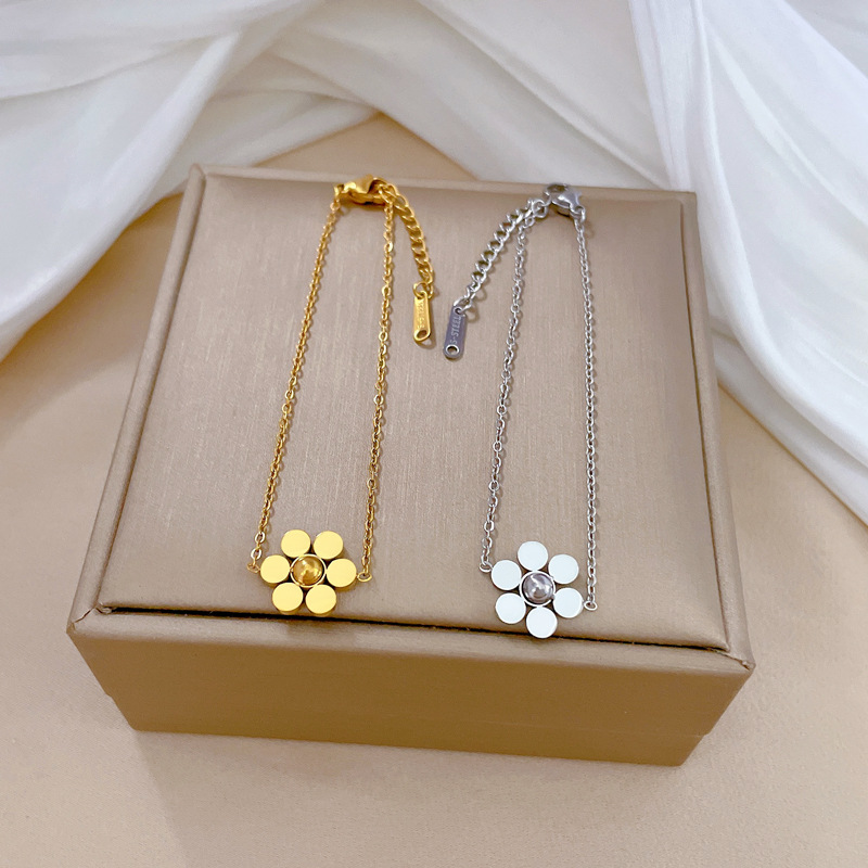 【 All-titanium Steel 】 Dongdaemun Unique round bead six-petal flower chain bracelet, a retro best friend of a female Internet celebrity Specification drawing