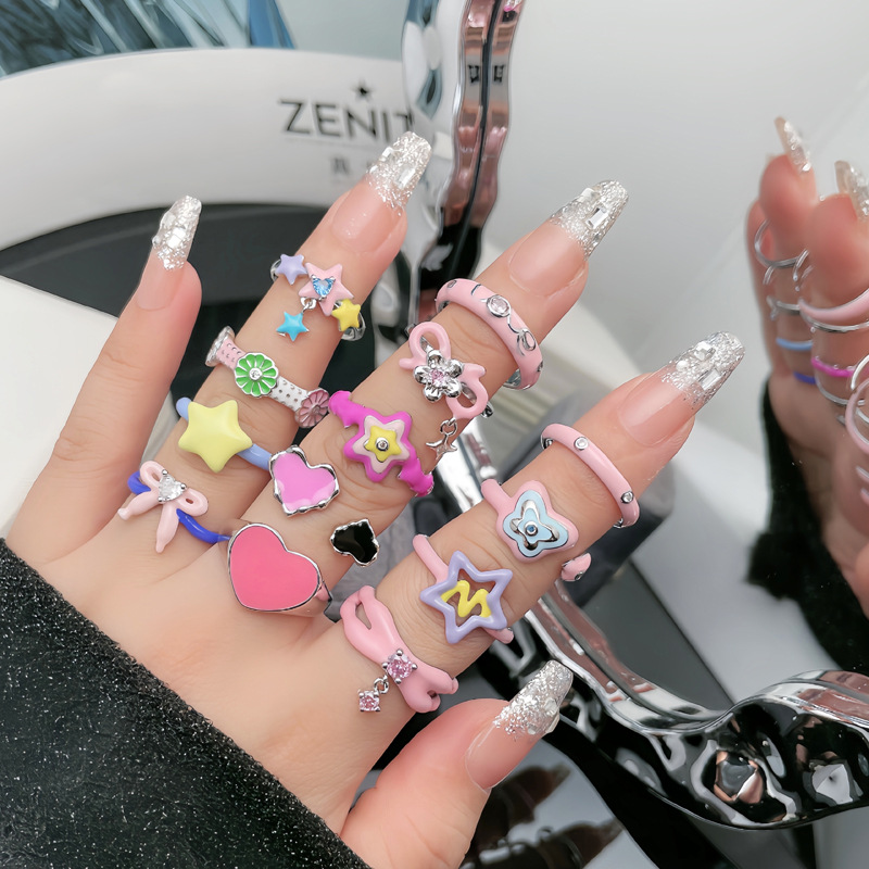 Dopamine colored drip glaze open ring, a unique and niche design with a sweet and cool female style, a star-pink bow ring Specification drawing