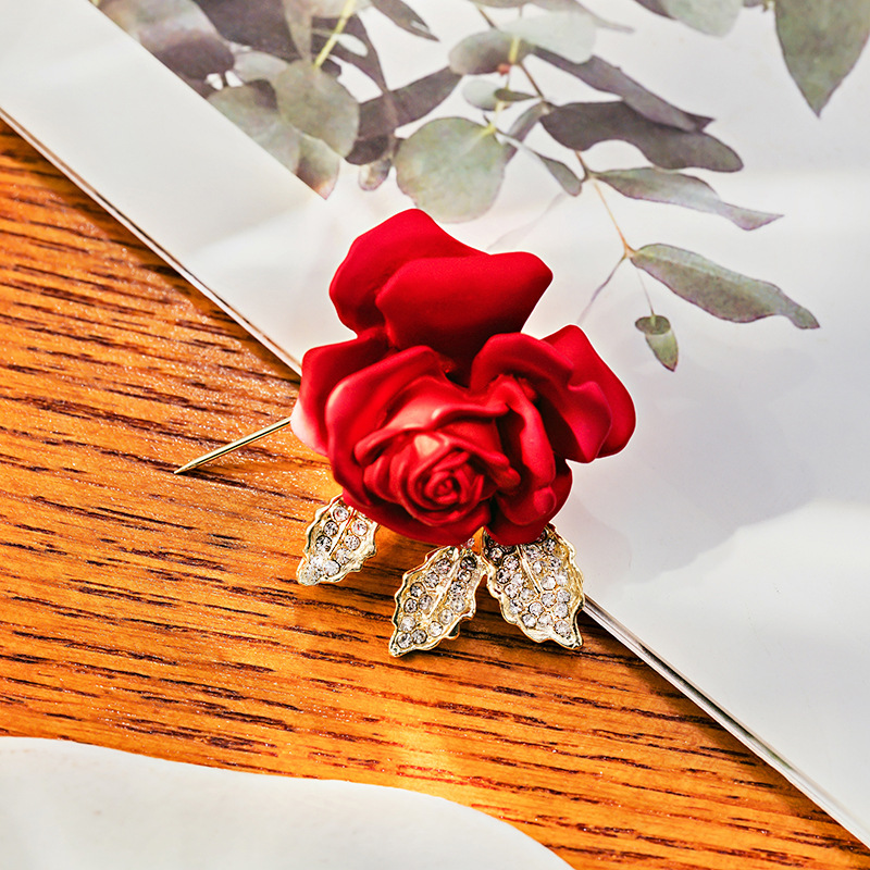 New fashionable and elegant style rose brooch, red camellia diamond-encrusted suit accessory dress brooch for women full figure