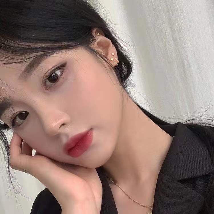 New creative star-shaped stud earrings for women, simple and student-sized, no need to remove for sleep, elegant and stylish, ins stud earrings and earrings Application Scenario