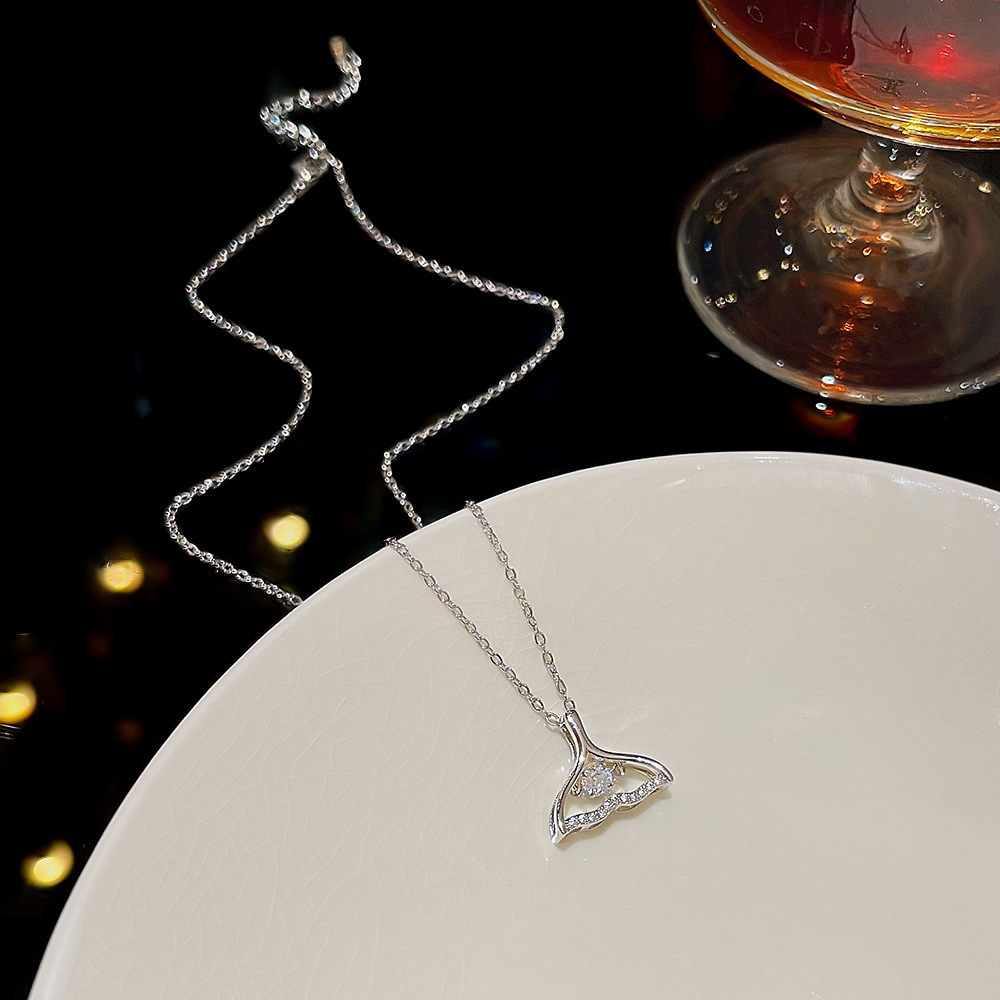 Romantic hollowed-out fishtail necklace, women's accessory, high-end pendant, light luxury, niche, simple and versatile collarbone chain Specification drawing