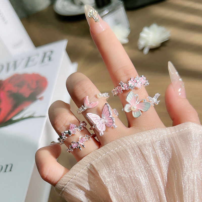 Sweet, youthful and fair-skinned summer pink flower-open ring, a feminine gradient butterfly fashionable, niche and cold style ring full figure