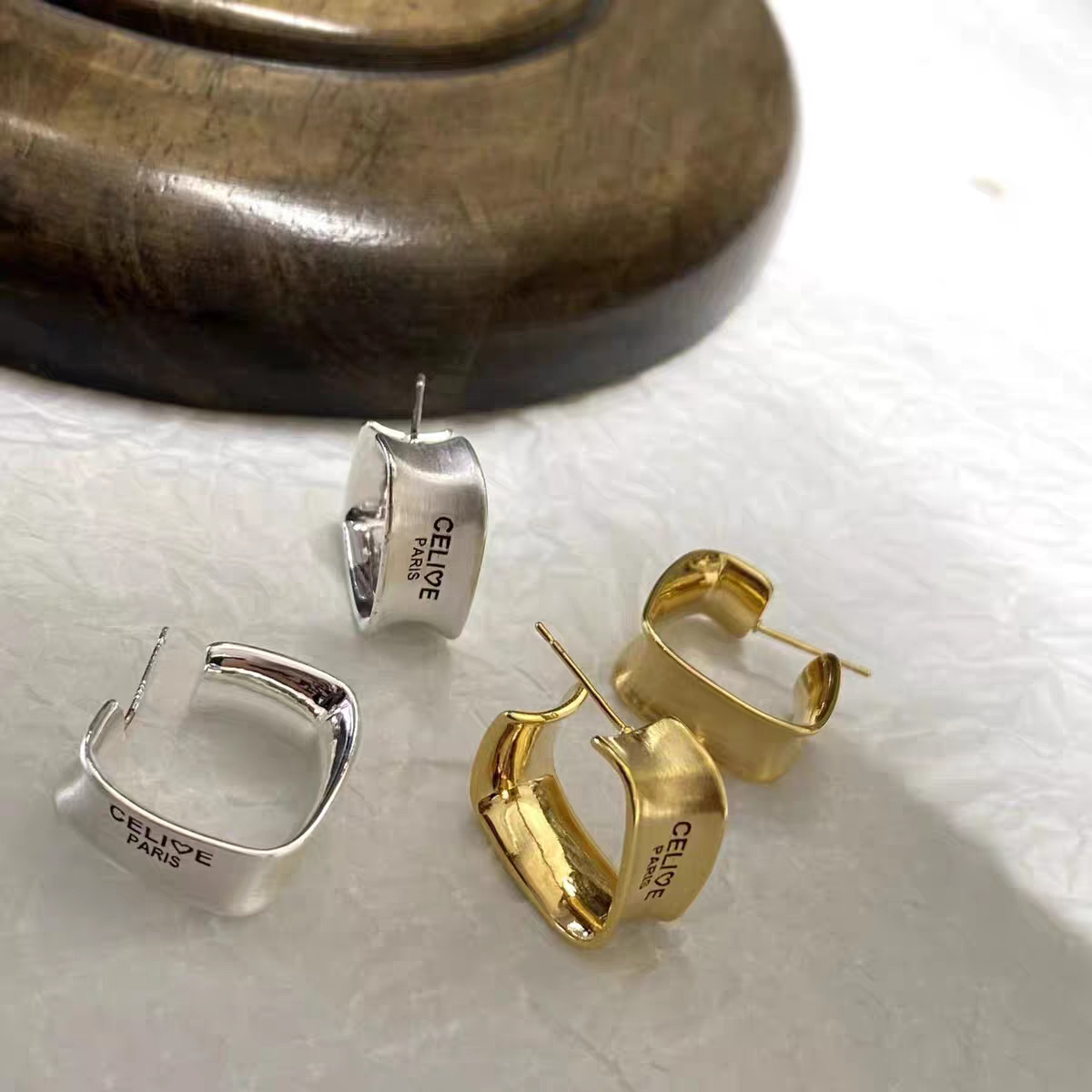 French retro golden letter diamond-shaped stud earrings 925, simple and niche irregular earrings, ear rings and earrings details Picture