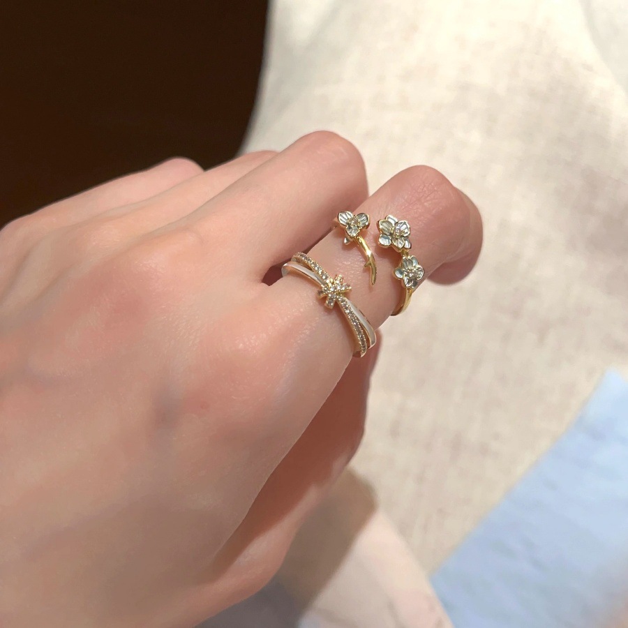 The new zircon drip glaze flower butterfly ring is a unique and light luxury index finger ring for women. It exudes a sense of sophistication and is a versatile ring trend Item Picture