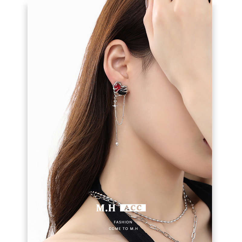 Original rose red and black glass heart-shaped earrings, light luxury and high-end style, ins long earrings, fashionable and individual earrings for women Specification drawing