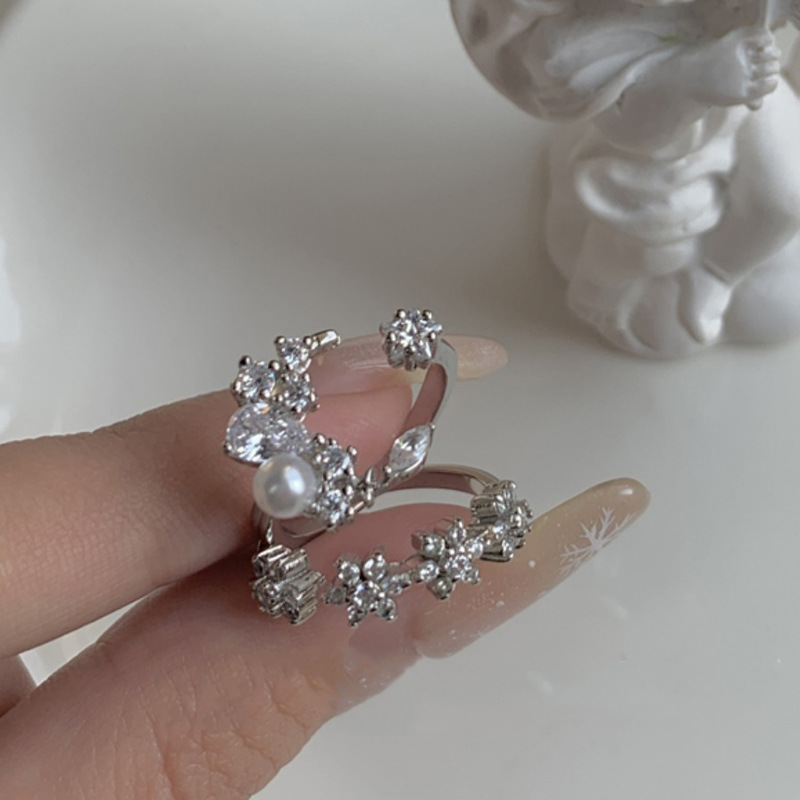 Exquisite moon-shaped flower full diamond zircon open ring, a high-end, light luxury, ins niche fashion and individuality ring for women Application Scenario
