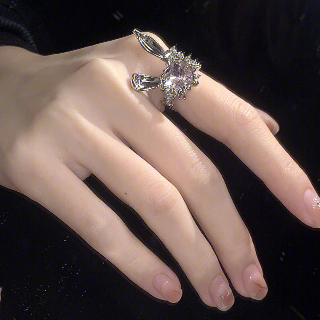 Cute, sweet, cool and playful rabbit diamond-encruted open ring, a high-end female style, sweet and girlish Korean style, versatile index finger ring Application Scenario