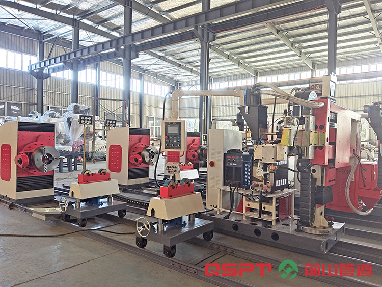 Cantilever pipe welding machine, with chuck drive for clamping and welding, is safe, efficient, time-saving and labor-saving undefined
