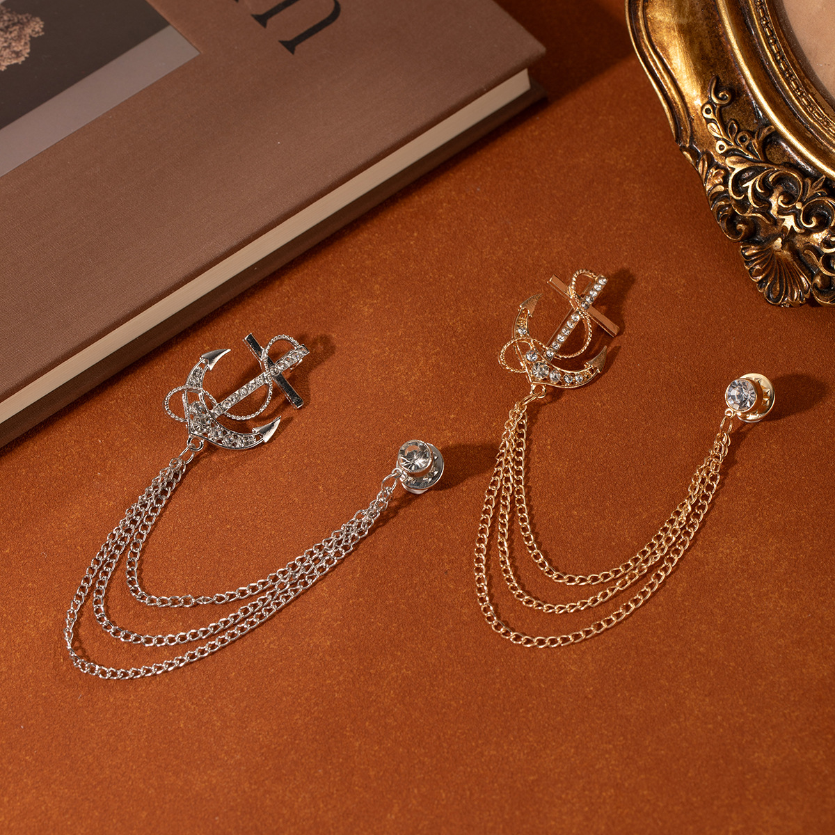 European and American fashion cross-border anchor brooch, high-end Western men's accessory, diamond-encrusted tassel chain, full diamond brooch details Picture