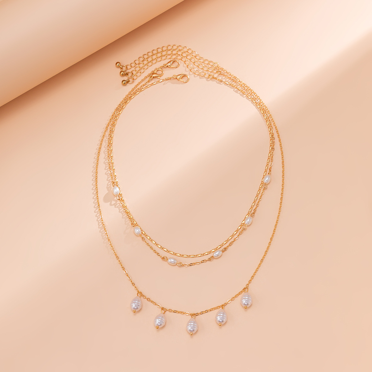 European and American cross-border jewelry, French simple stacked long pearl necklace, retro cold style, sweet and cool necklace Application Scenario