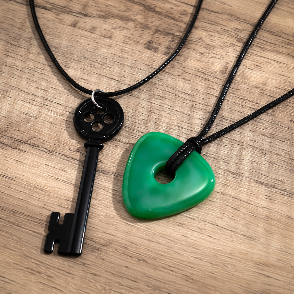 European and American cross-border Halloween triangular geometric pendant, niche necklace, women's festival gift, key, simple necklace accessory Application Scenario