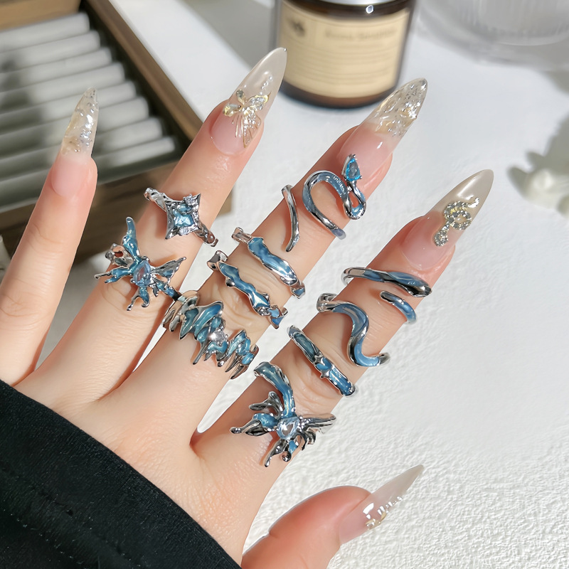 Minimalist ice blue butterfly snake-shaped individual open ring for women's Instagram cold style fashion niche design pleated ring full figure