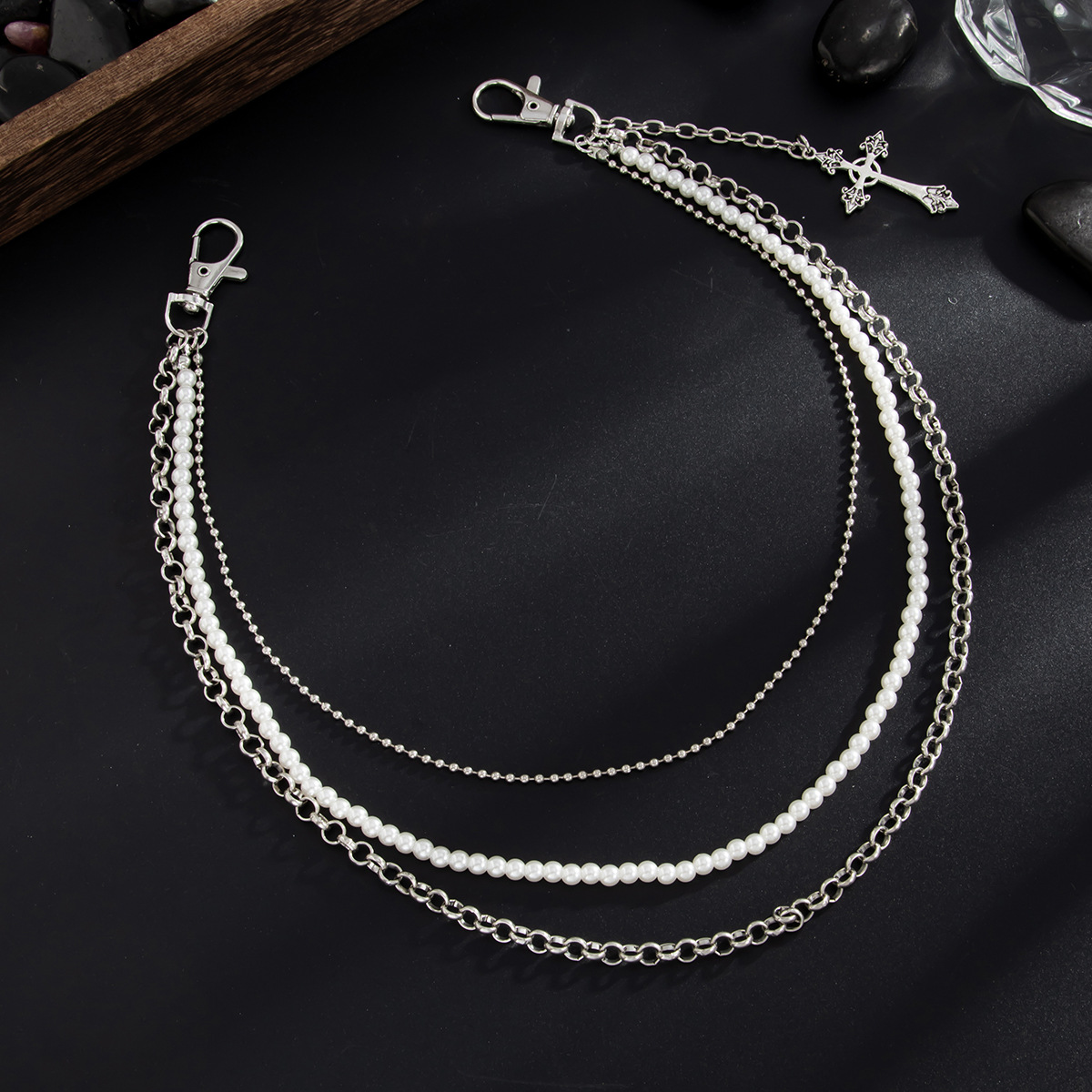 European and American cross-border jewelry punk style cross patchwork trouser chain, ins fashion street imitation pearl beaded waist accessory Application Scenario