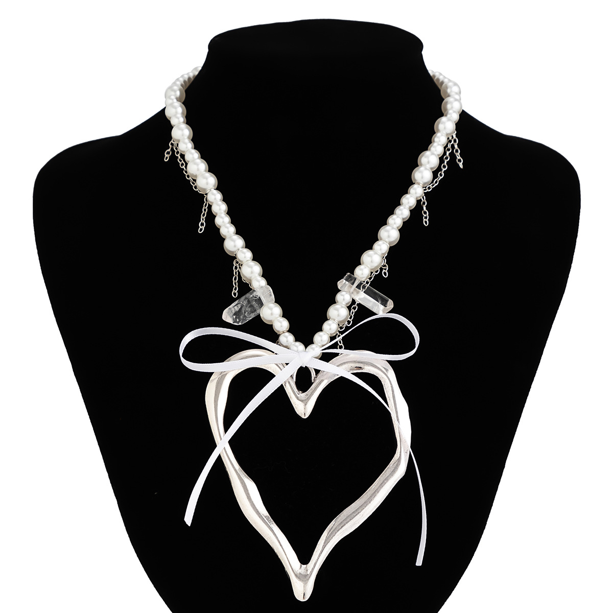 European and American cross-border exaggerated metal large heart pendant necklace, sweet and elegant female imitation pearl bow necklace Item Picture