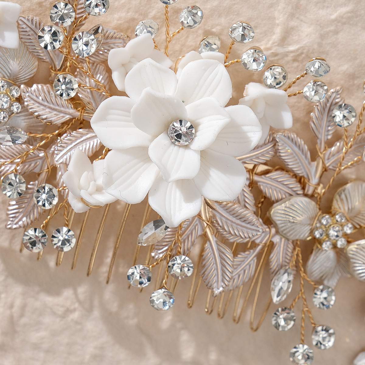 European and American style headwear, soft clay flower handcrafted hair comb, beautiful thin-coated alloy hair accessory, bride's veil, updo and comb Application Scenario