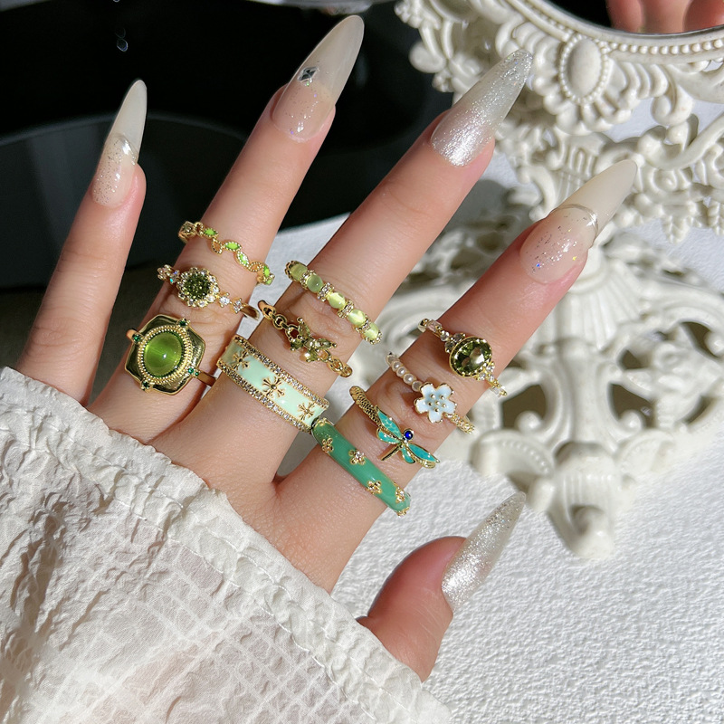 The new trend of enamel drop glaze ring, a unique and niche design with a sense of sophistication and freshness, and an olive green opening ring Specification drawing