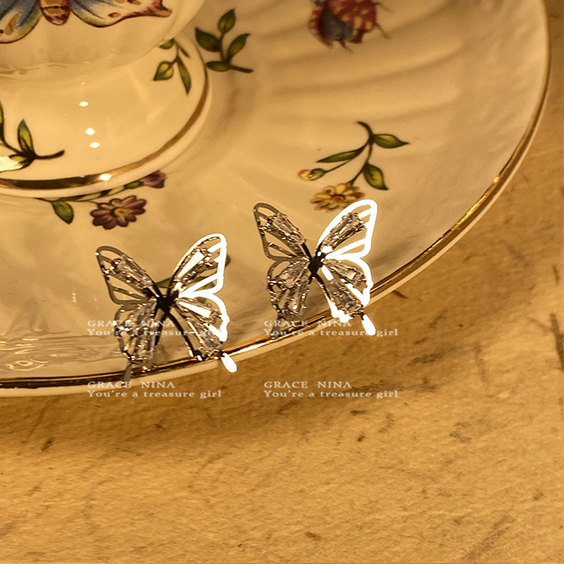 Super sparkling and dynamic butterfly hollowed-out zircon stud earrings for women on Instagram, fashionable and versatile, personalized and trendy earrings and accessories wholesale Application Scenario