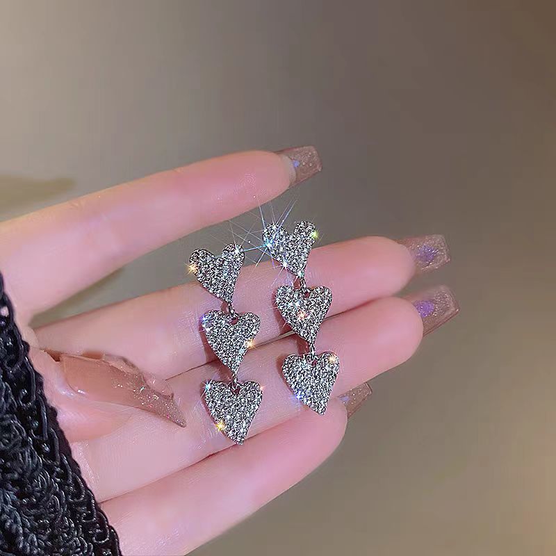 Long zircon heart-shaped tassel earrings, a niche design for women, 2025 new style stud earrings, elegant and high-end ear clips and earrings Specification drawing