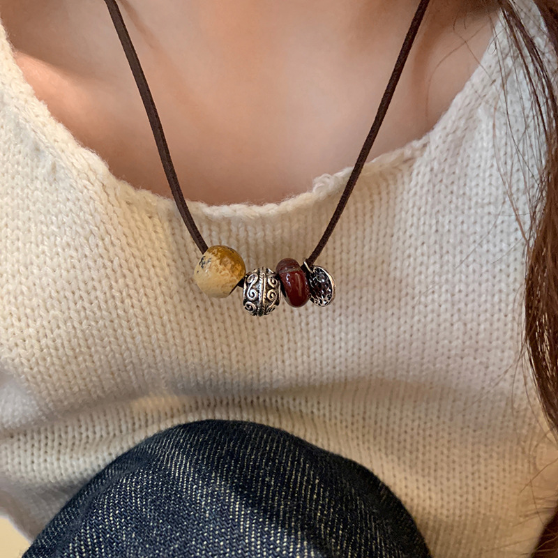 New Chinese-style national trend woven rope beaded necklace, women's niche design sense collarbone chain, versatile neck chain for spring and summer Application Scenario