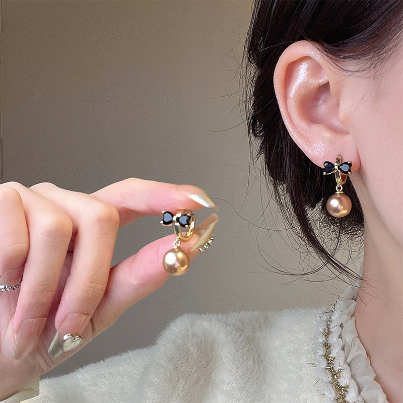 Light luxury, niche and high-end black rhinestone bow stud earrings, women's Hong Kong-style retro champagne-colored pearl stud earrings details Picture
