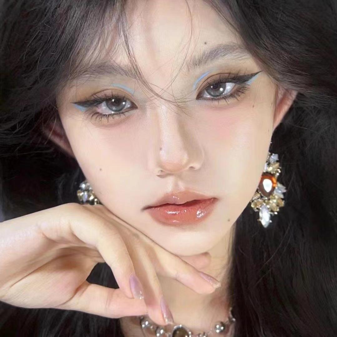 vintage, retro European and American ins aged style, explosive and flamboyant, with exaggerated rhinestone inlays, niche earrings, stud earrings and other accessories details Picture