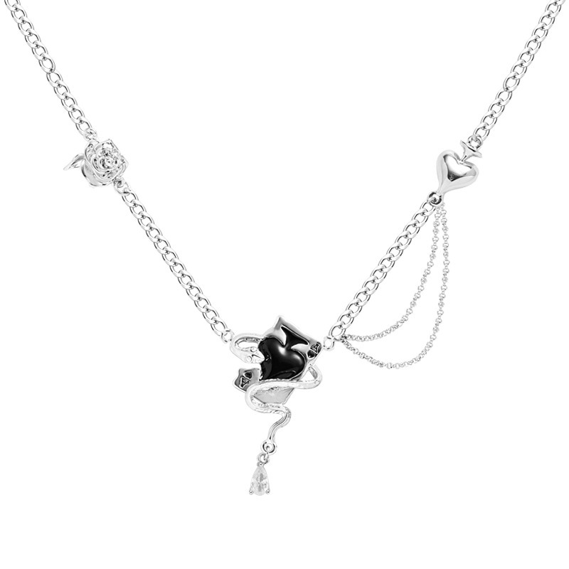 Dark poker card snake necklace, a niche female design sense collarbone chain, original Ins-style hip-hop punk square pendant Item Picture
