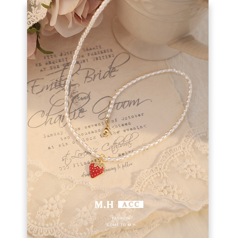 A fresh and delicate strawberry pearl zircon necklace, a sweet and creamy girl style collarbone chain, an ins high-end and niche accessory Specification drawing