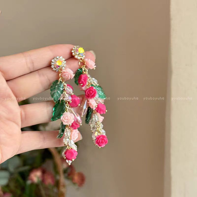 Wind Transmission Flower Message ~ Pink flower tassel elegant earrings, niche design sense earrings, vacation style stud earrings make the face look smaller Specification drawing